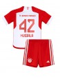 Billige Bayern Munich Jamal Musiala #42 Hjemmedraktsett Barn 2023-24 Kortermet (+ Korte bukser)